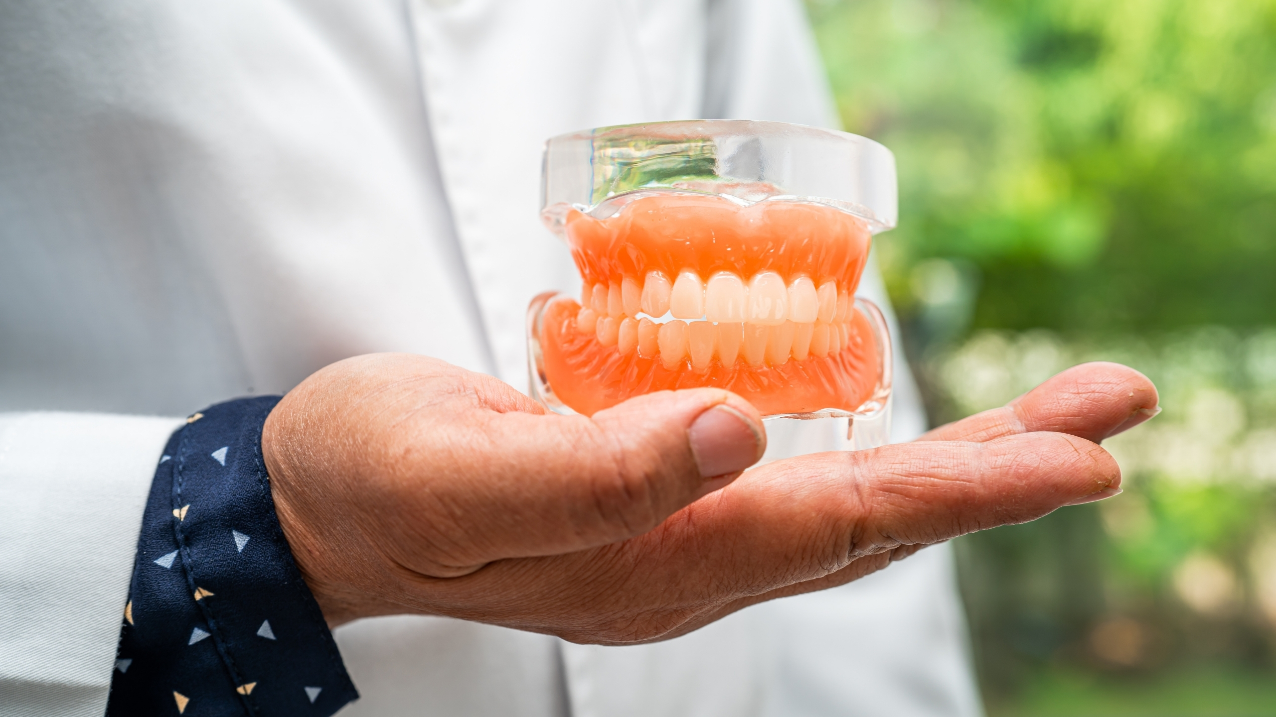 You are currently viewing Implant Dentures and Snap-In Dentures Don’t Slip Out